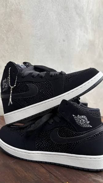 TENNIS JORDAN RETRO 1 PEDRERÍA NACIONAL PARA DAMA